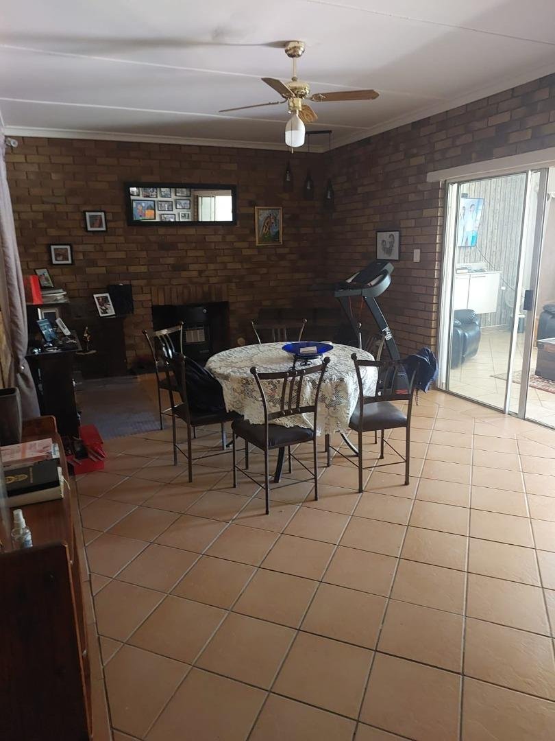 4 Bedroom Property for Sale in Lourenspark North West